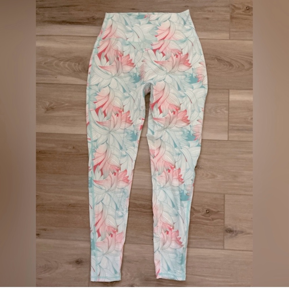 BuffBunny Island Paradise Collection Leggings L